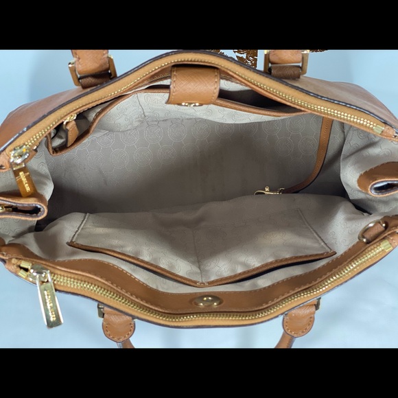 MK Handbag - Picture 5 of 11